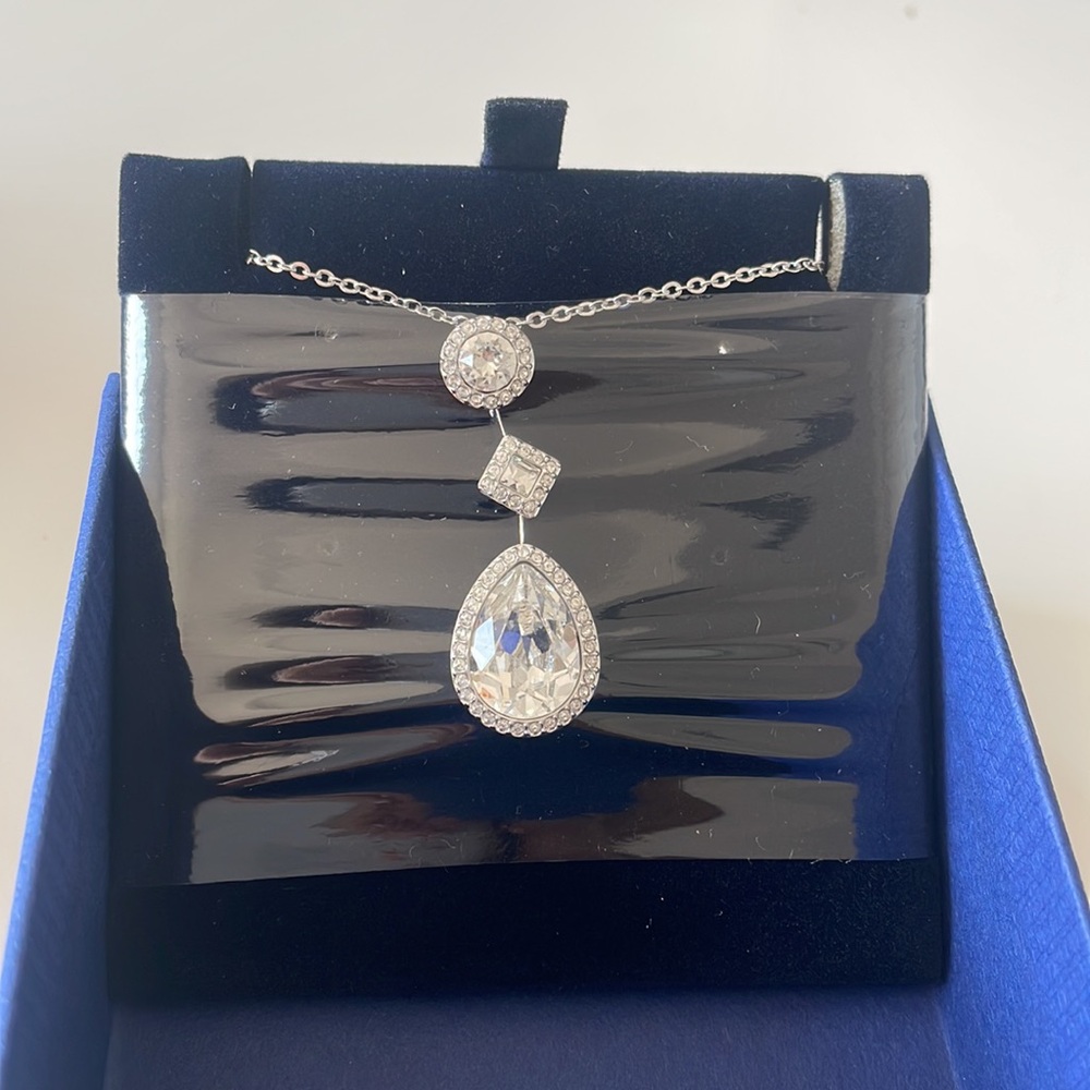 Swarovski Folk Crystal Pendant Necklace - Brand New Wrapped